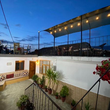 Guest House Denis Gjirokaster Ngoại thất bức ảnh