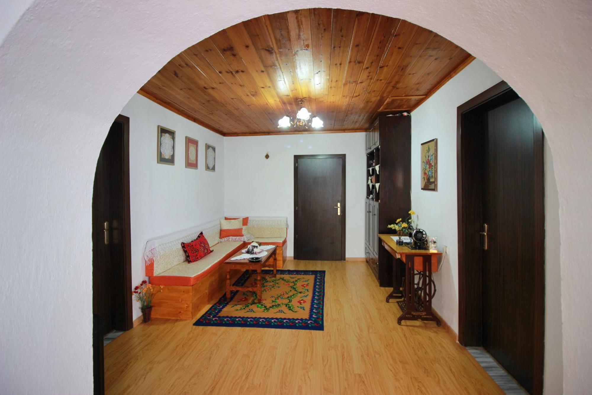 Guest House Denis Gjirokaster Ngoại thất bức ảnh
