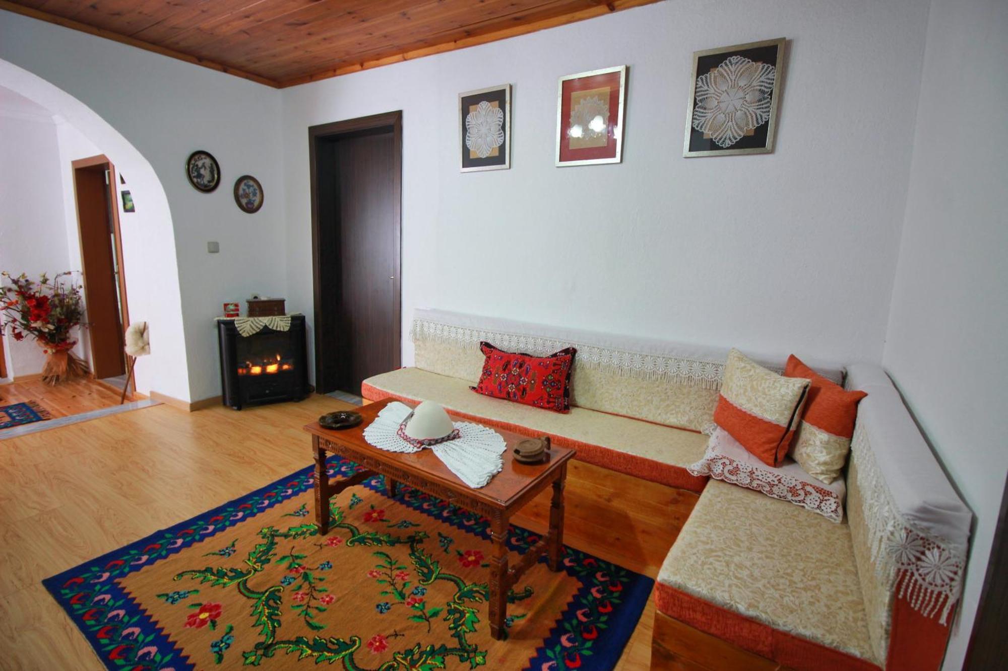 Guest House Denis Gjirokaster Ngoại thất bức ảnh