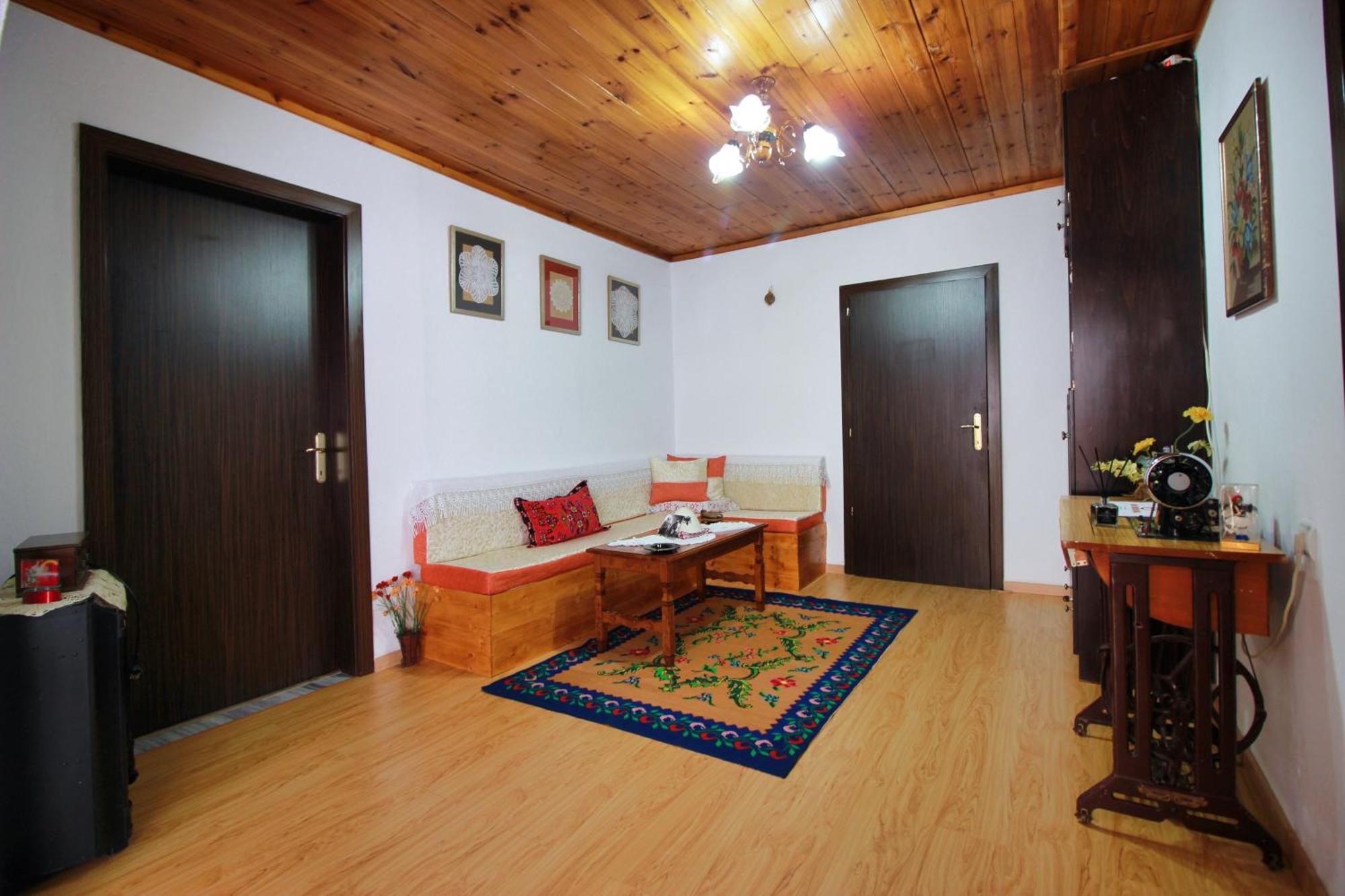 Guest House Denis Gjirokaster Ngoại thất bức ảnh
