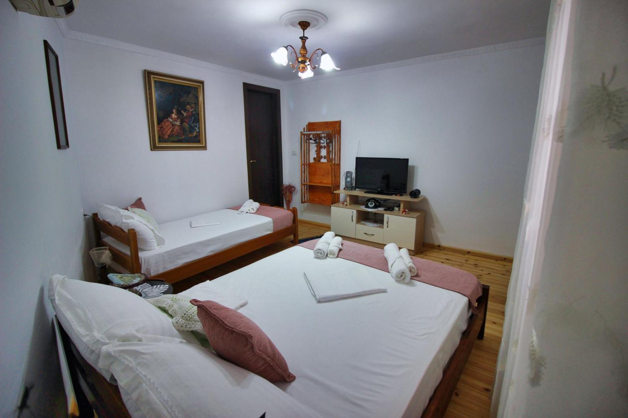 Guest House Denis Gjirokaster Ngoại thất bức ảnh