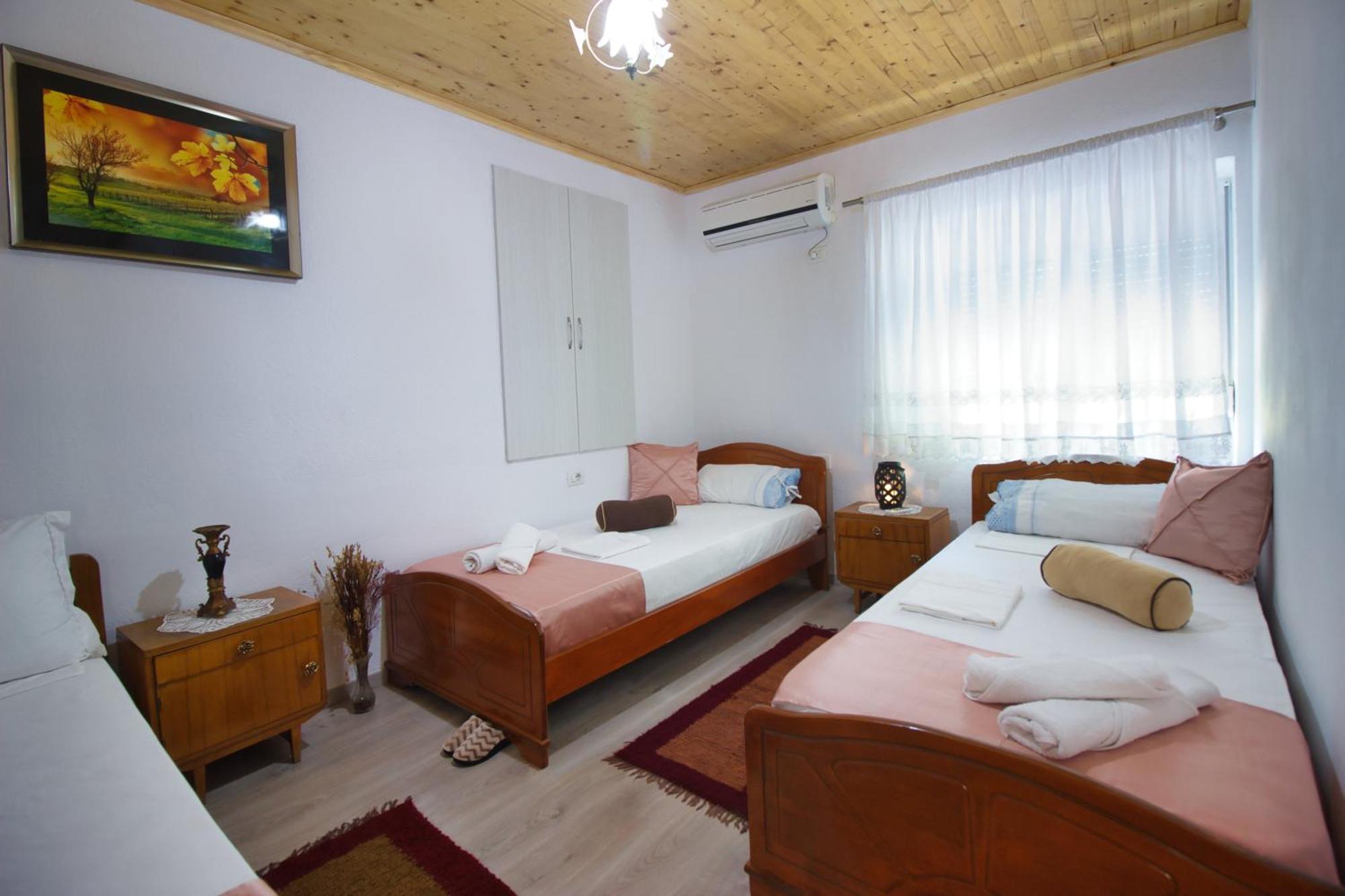 Guest House Denis Gjirokaster Ngoại thất bức ảnh