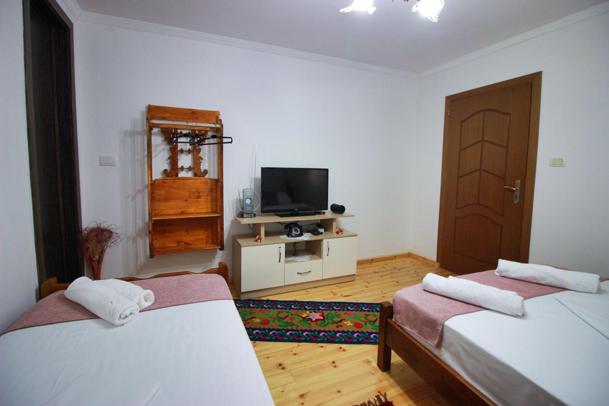 Guest House Denis Gjirokaster Ngoại thất bức ảnh