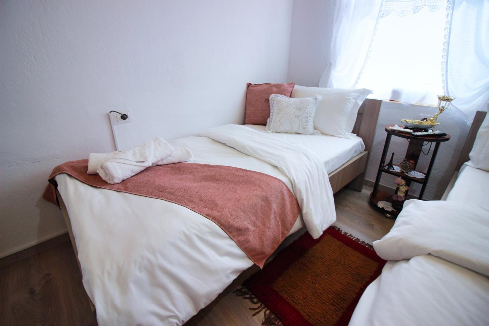 Guest House Denis Gjirokaster Ngoại thất bức ảnh