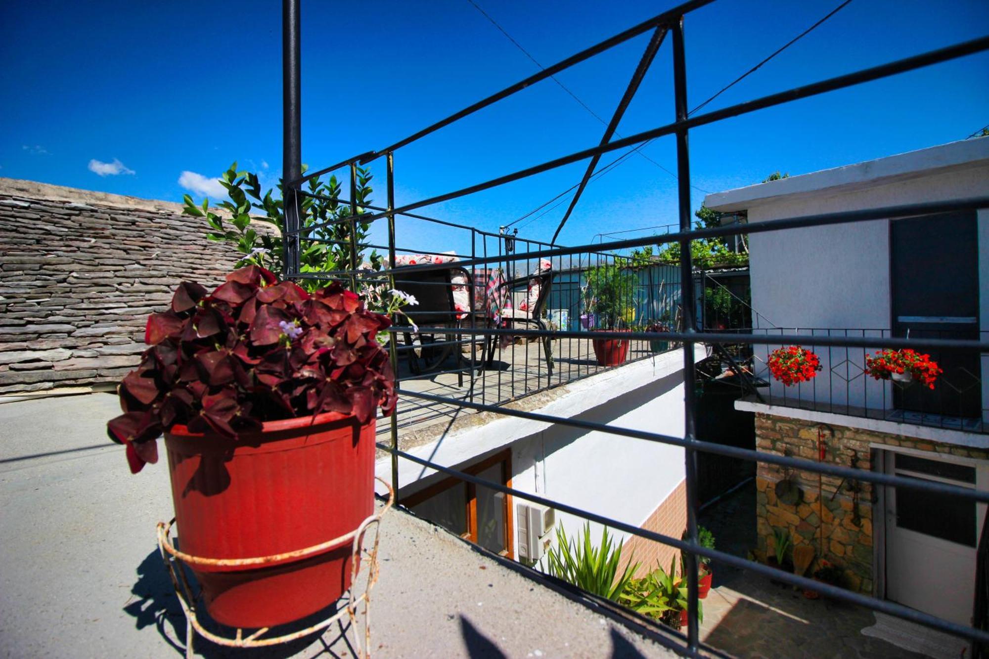 Guest House Denis Gjirokaster Ngoại thất bức ảnh