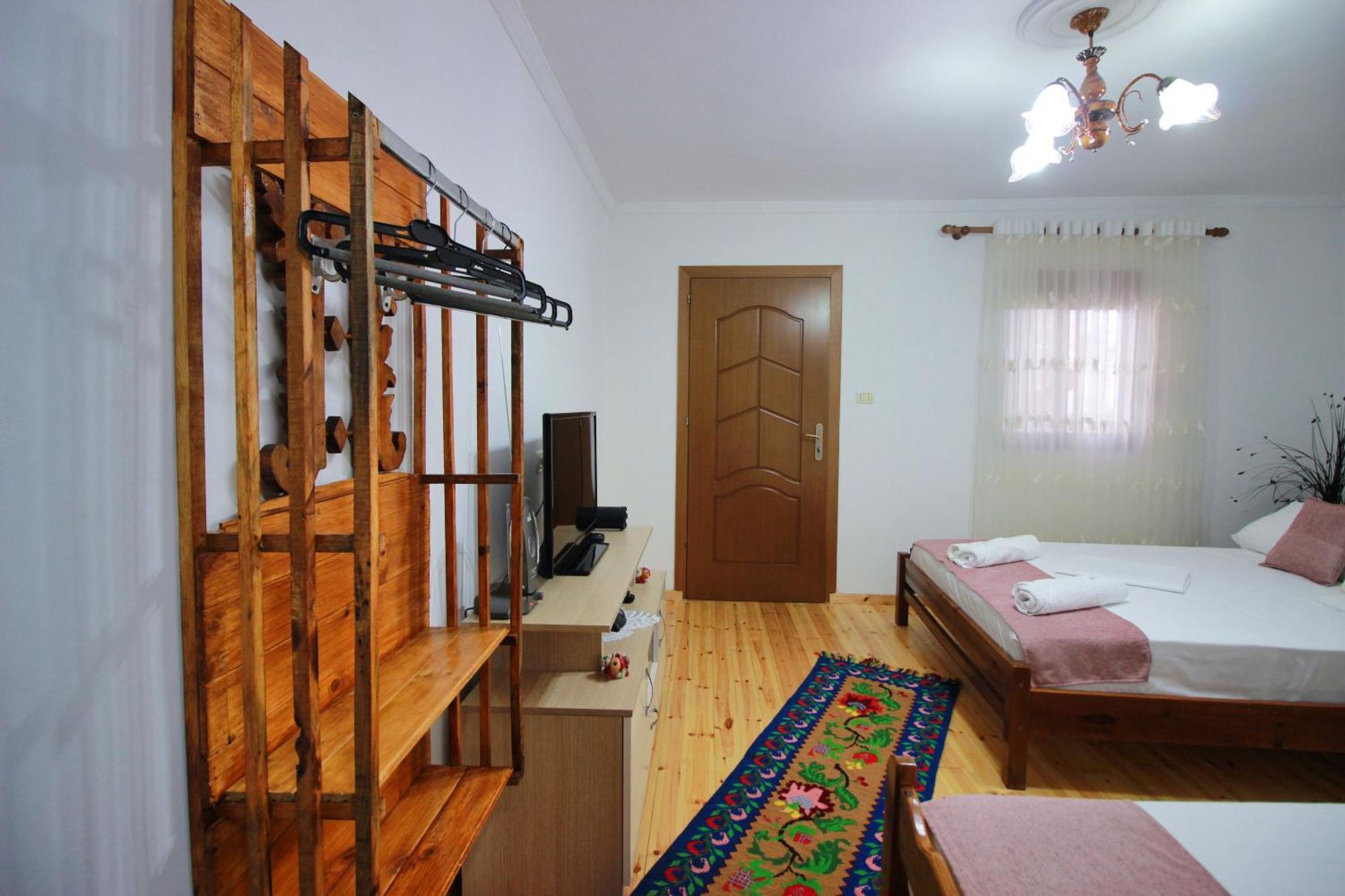 Guest House Denis Gjirokaster Ngoại thất bức ảnh