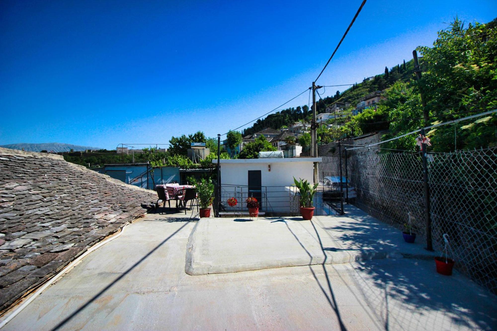 Guest House Denis Gjirokaster Ngoại thất bức ảnh