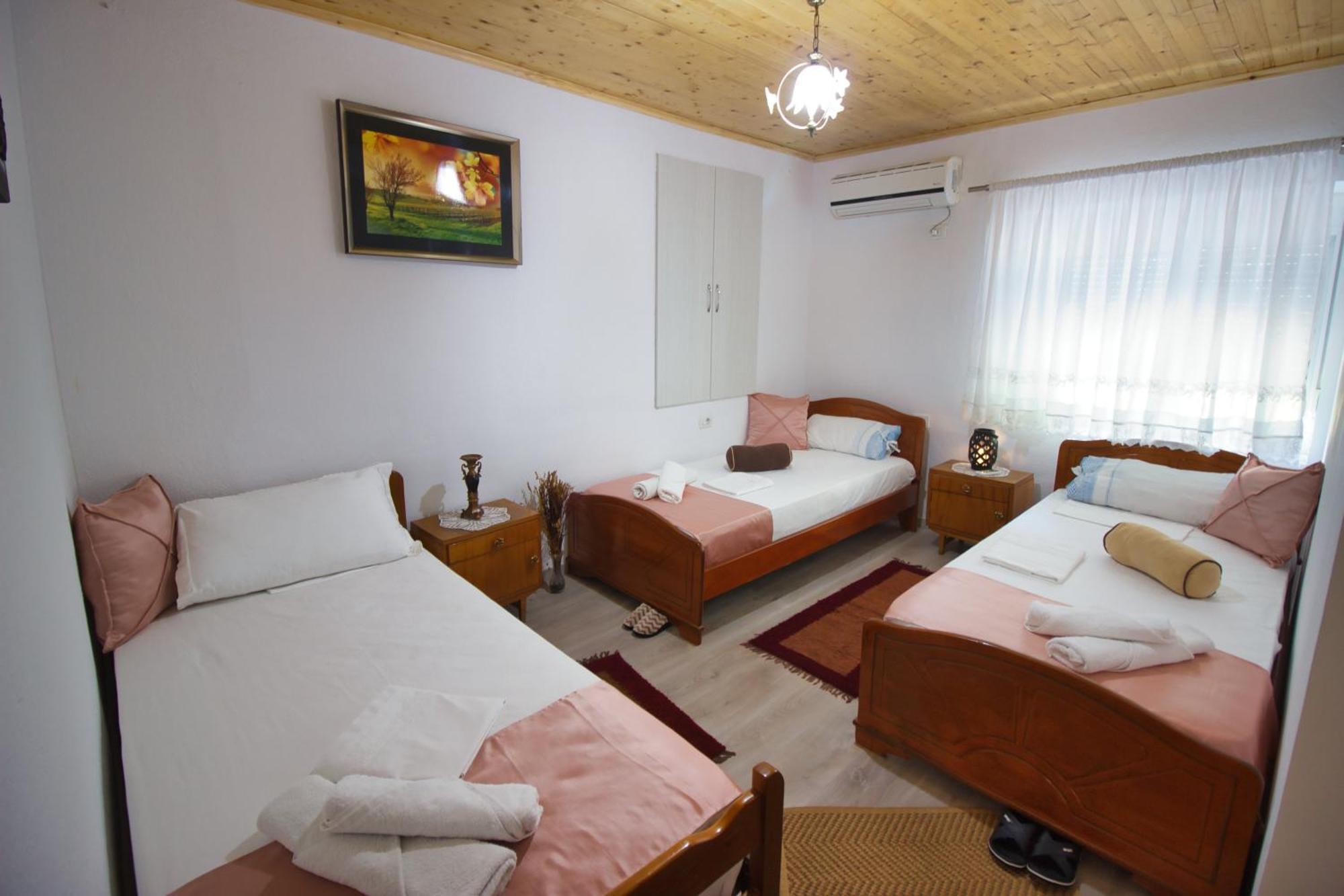 Guest House Denis Gjirokaster Ngoại thất bức ảnh