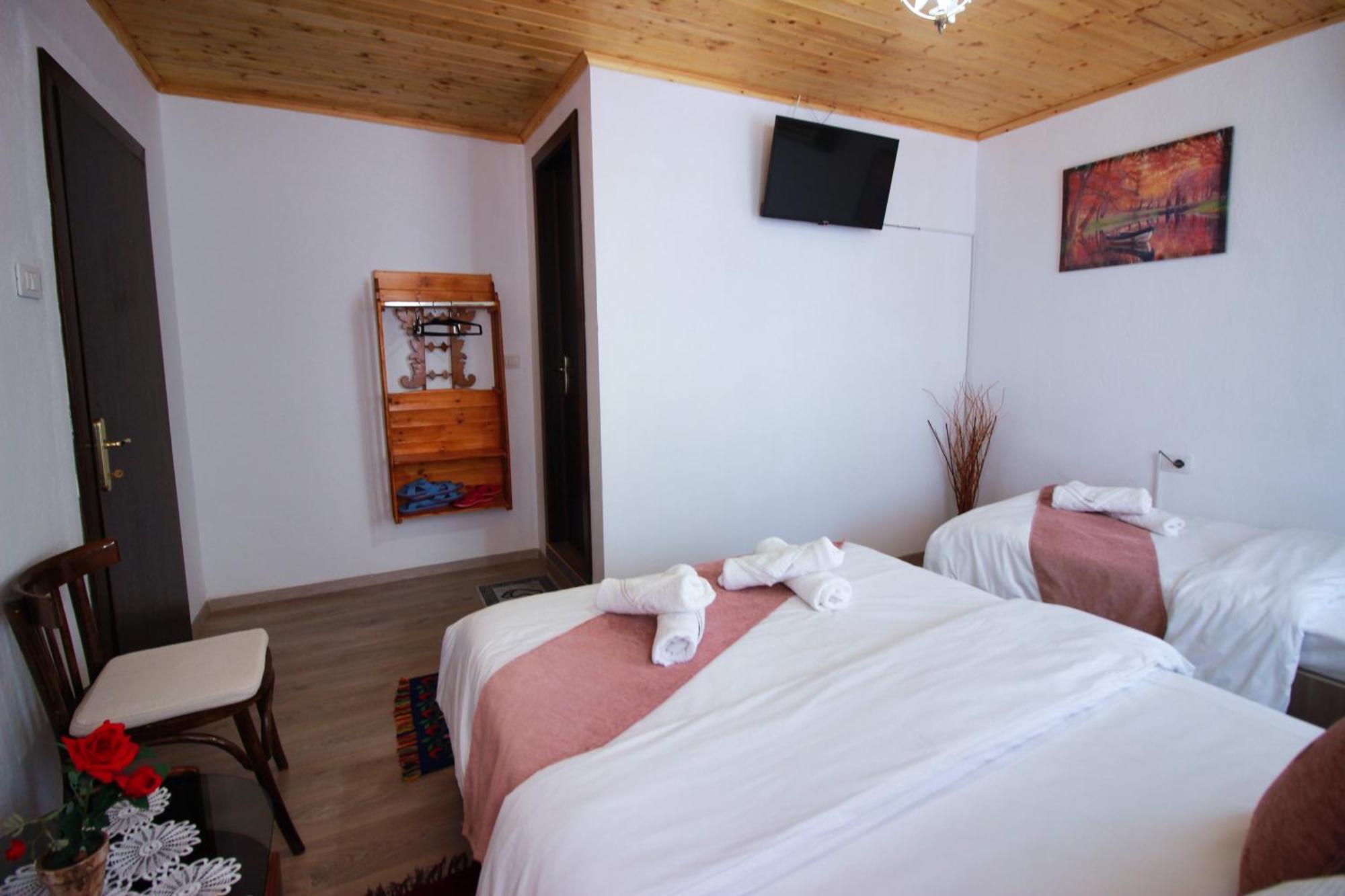 Guest House Denis Gjirokaster Ngoại thất bức ảnh