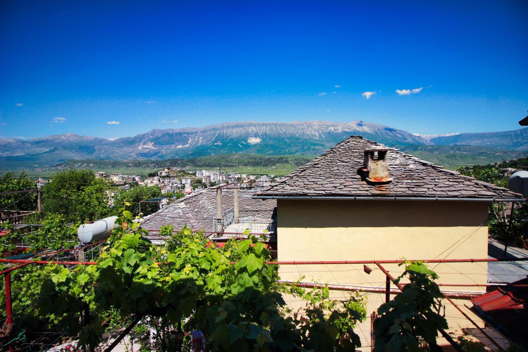 Guest House Denis Gjirokaster Ngoại thất bức ảnh