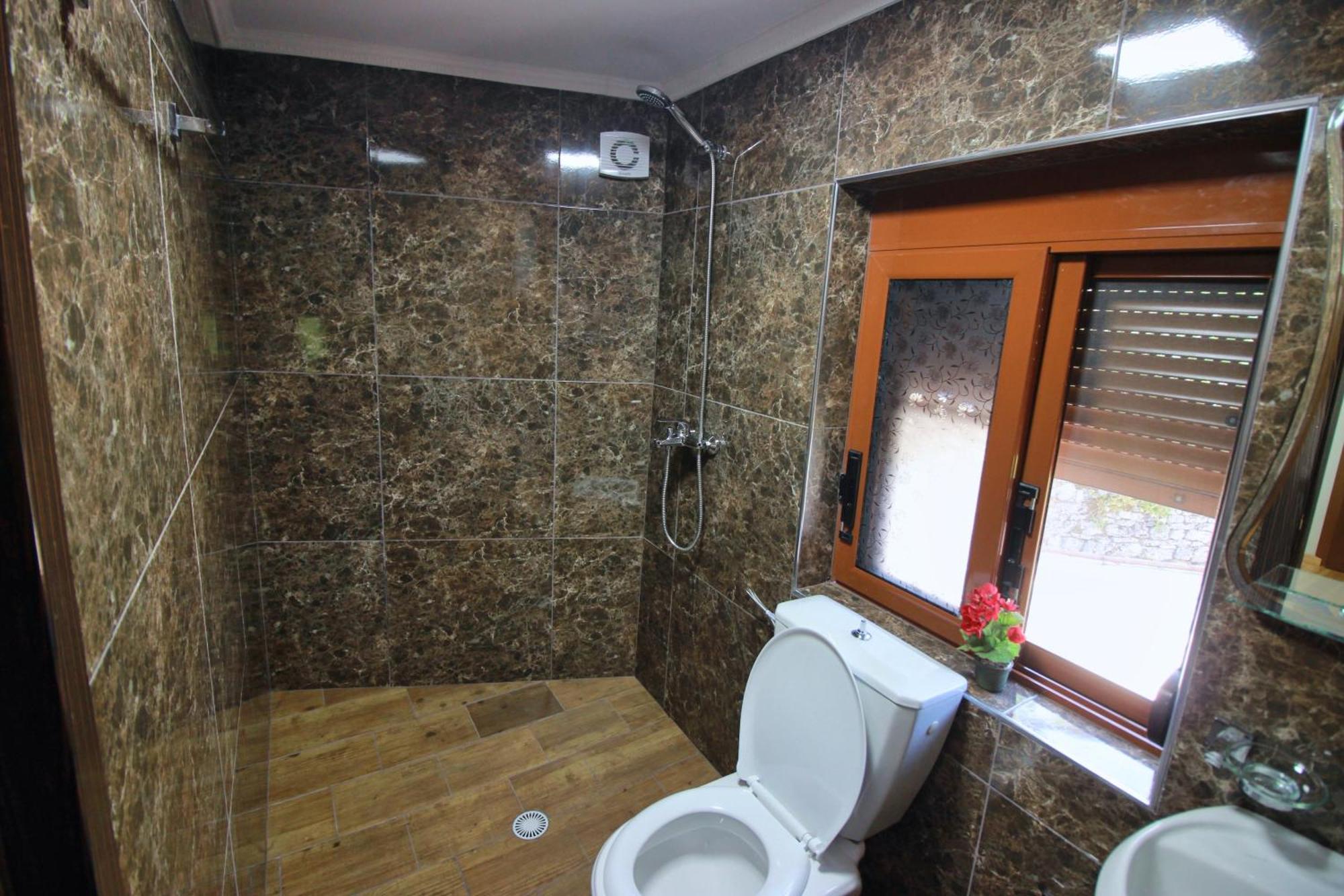 Guest House Denis Gjirokaster Ngoại thất bức ảnh