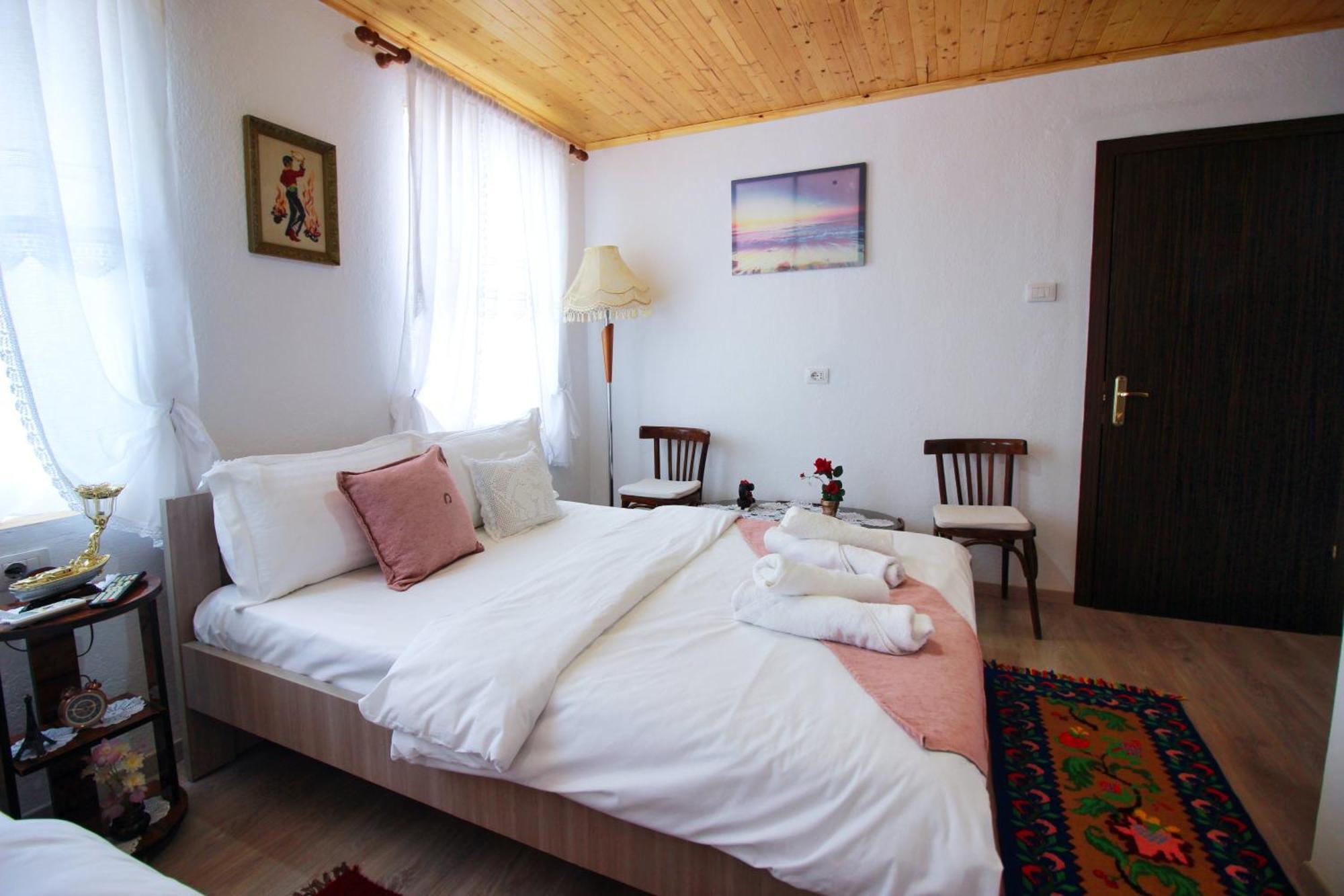 Guest House Denis Gjirokaster Ngoại thất bức ảnh