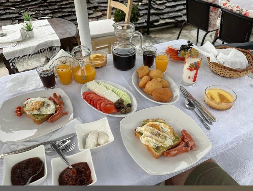 Guest House Denis Gjirokaster Ngoại thất bức ảnh